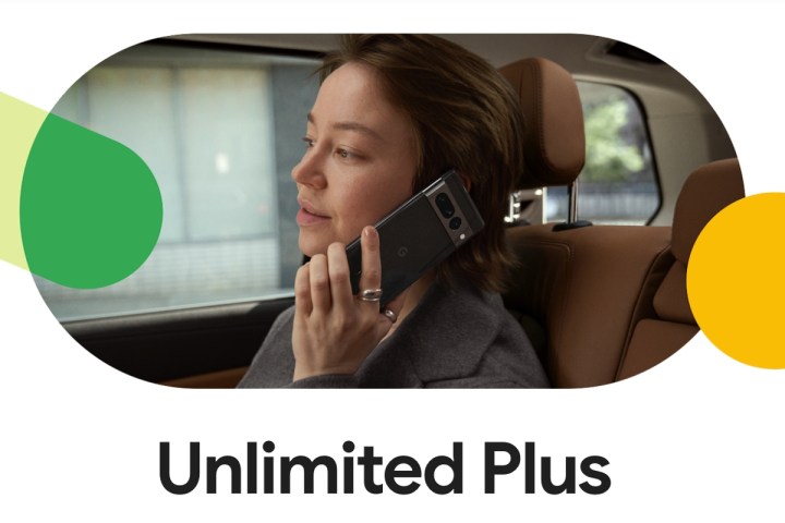Das Google Fi Unlimited Plus-Banner zeigt eine Frau, die auf einem Pixel-Telefon spricht.