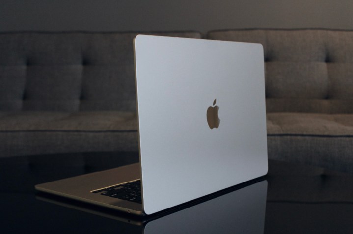 Die Rückseite von Apples 15-Zoll MacBook Air.