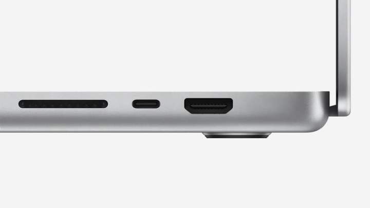 Konnektivität auf dem neuen MacBook Pro 2021.  SD-Leser, USB-C-Anschluss, HDMI-Anschluss.