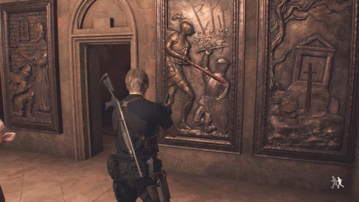 Leon betrachtet Wandgemälde eines Ritters.
