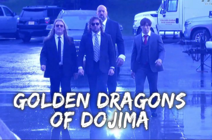 Die Ringer tragen Anzüge, da sie im Text als „Goldene Drachen von Dojima“ bezeichnet werden.