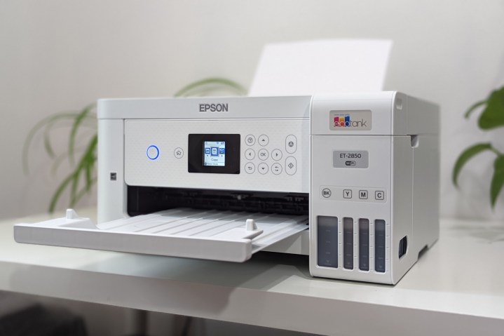 Der Epson EcoTank ET-2850 ist für ein All-in-One-Gerät attraktiv und klein.