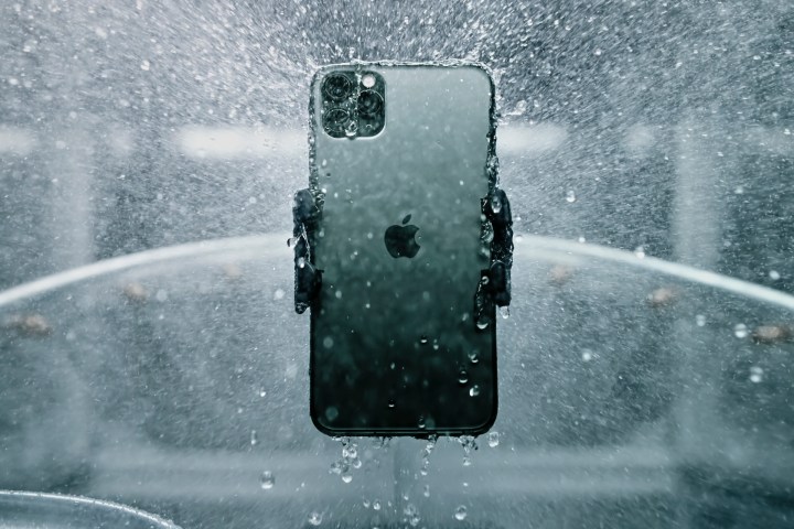 Apple iPhone 11 Pro und Pro Max Hero Shot haben es mit Wasser durchnässt |  Apple-Event-Keynote im September 2019