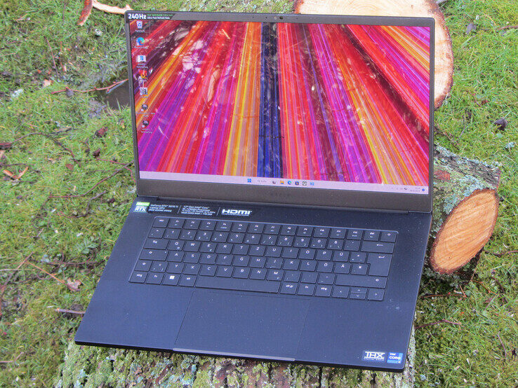 Der Gaming-Laptop Razer Blade 15 mit RTX 3070 Ti ist 700 €  günstiger