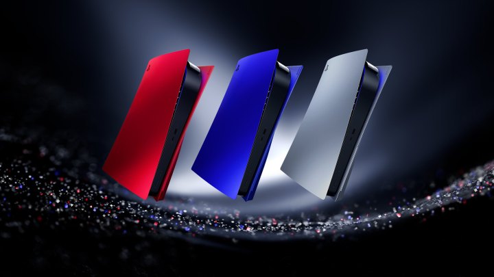 Drei farbenfrohe PS5 schweben in einer Reihe zusammen.