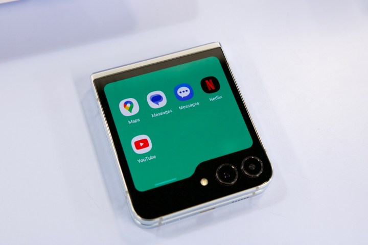 Apps-Widget auf dem Cover-Bildschirm für das Samsung Galaxy Z Flip 5.