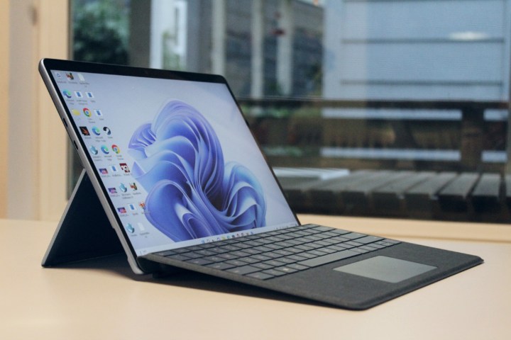 Microsoft Surface Pro 9 mit Tastatur hat gerade einen Rabatt erhalten