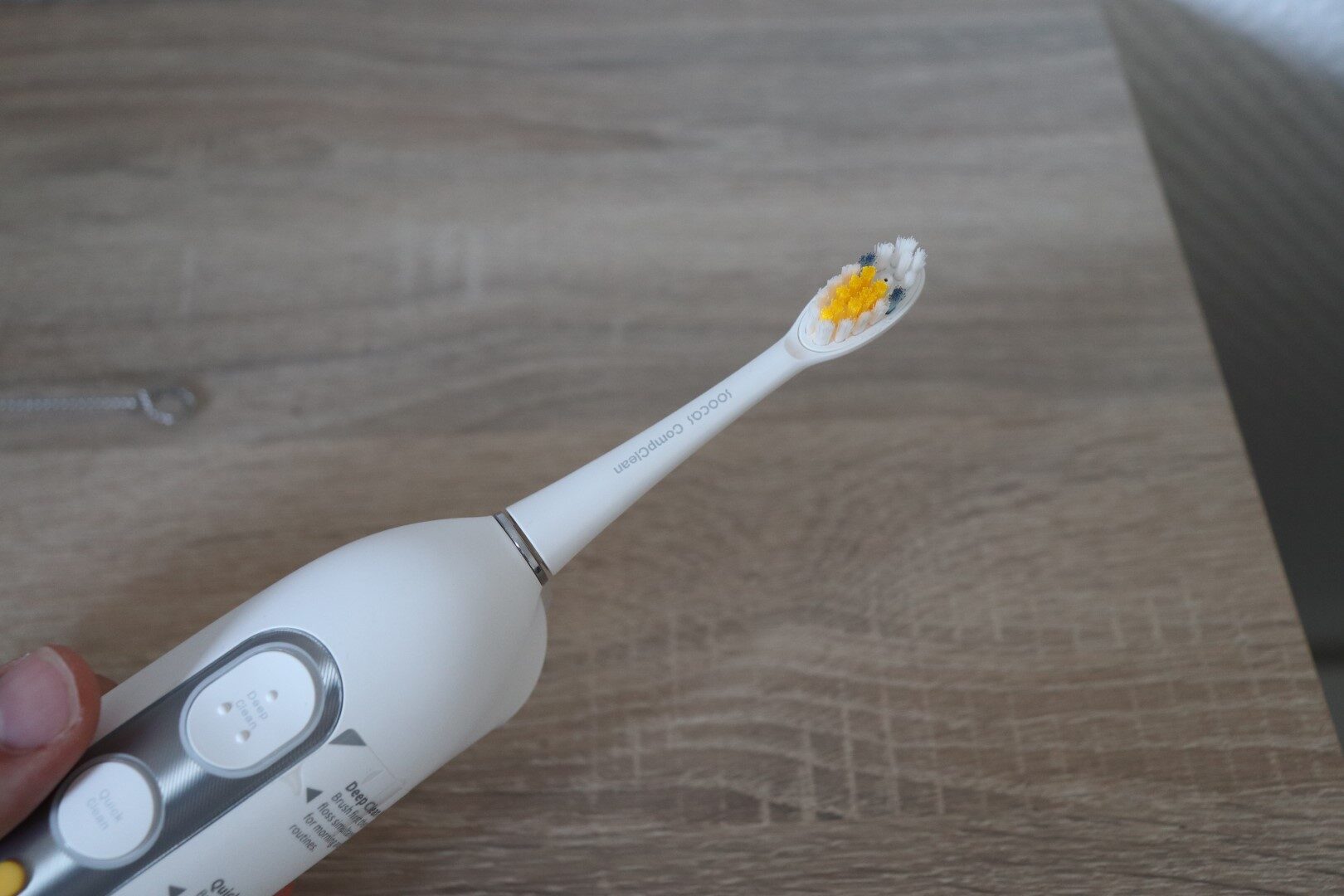 Testbericht zur elektrischen Zahnbürste Soocas Neos: Schallbürste + Wasserstrahl