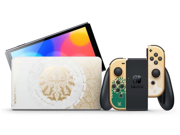 Die Nintendo Switch OLED The Legend of Zelda Tears of the Kingdom Edition auf weißem Hintergrund.