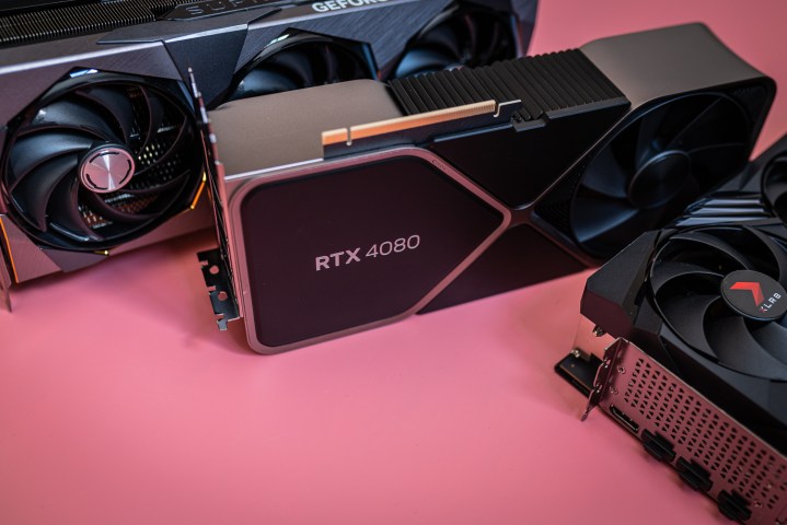 Drei RTX 4080-Karten auf rosa Hintergrund.