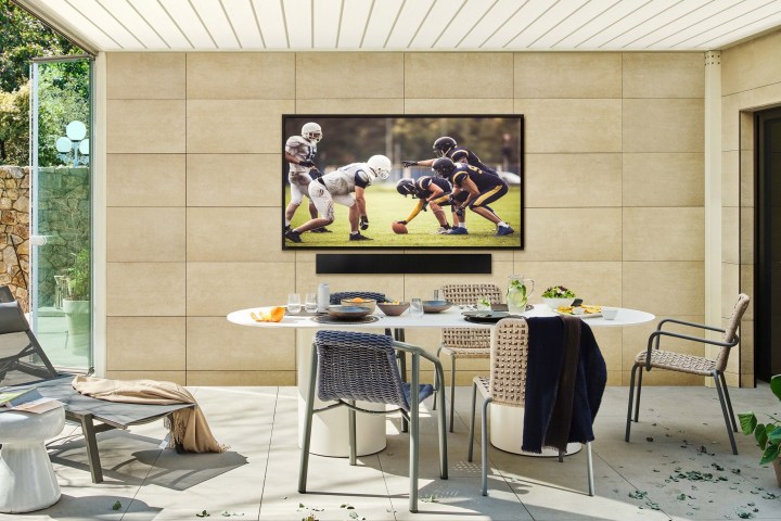 Samsung 85-Zoll Terrace Full Sun Neo QLED 4K-Fernseher.