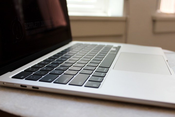 Die Tastatur und das Trackpad des MacBook Air.