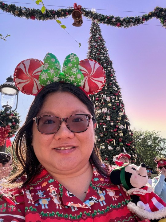Selfie im Disneyland, bearbeitet mit Magic Editor auf Google Pixel 8 Pro.