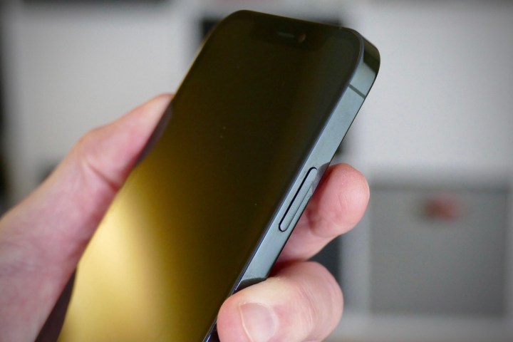 Der Einschaltknopf des Telefons schaltet mein iPhone 12 Pro nicht mehr aus, schwarzer Bildschirm