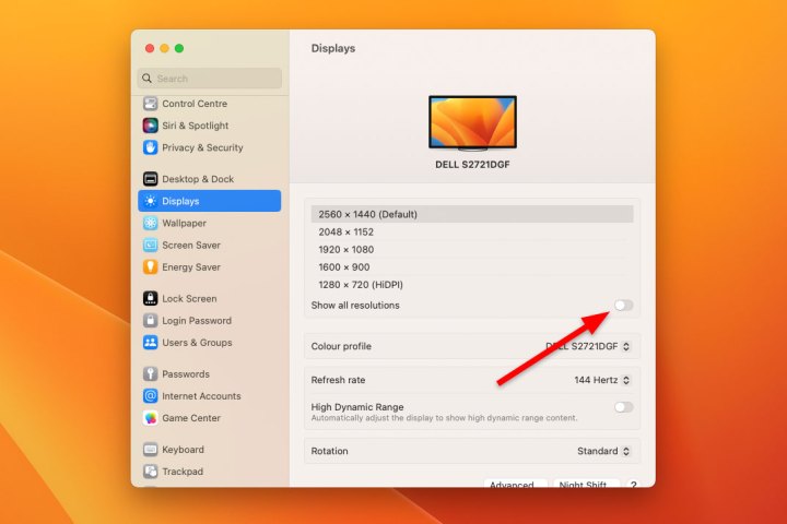 Die Systemeinstellungen-App in macOS Ventura auf einem Mac mini zeigt Anzeigeeinstellungen an, mit denen ein Benutzer die Bildschirmauflösung seines Mac ändern kann.  Der "Alle Auflösungen anzeigen" Umschalten ist hervorgehoben.