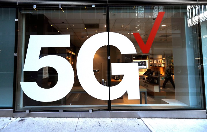 Die Ladenfront von Verizon zeigt das 5G-Netzwerk in NYC.