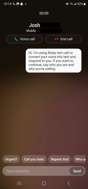 Ein Screenshot von Bixby, wie er mit der Textanruffunktion auf einen Anruf antwortet.
