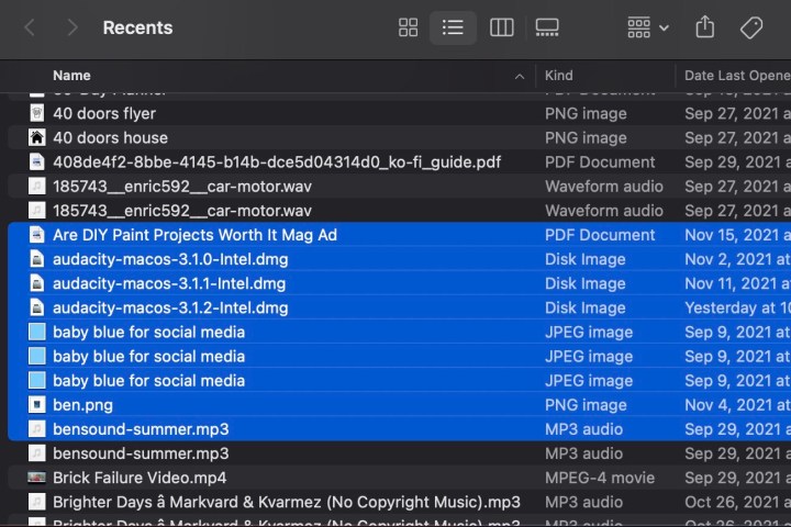 Ein Bildschirm mit mehreren auf einem Mac ausgewählten Dateien.