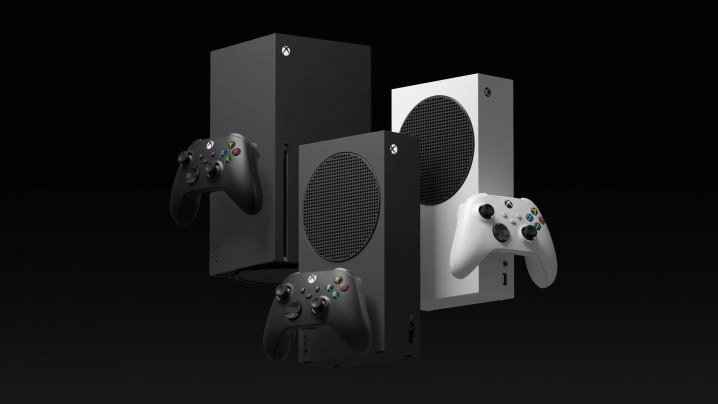 Neben beiden Series-S-Modellen sitzt eine Xbox Series X.