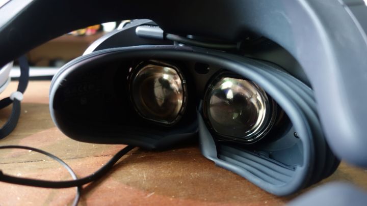 Eine Nahansicht der Linsen der PlayStation VR2.