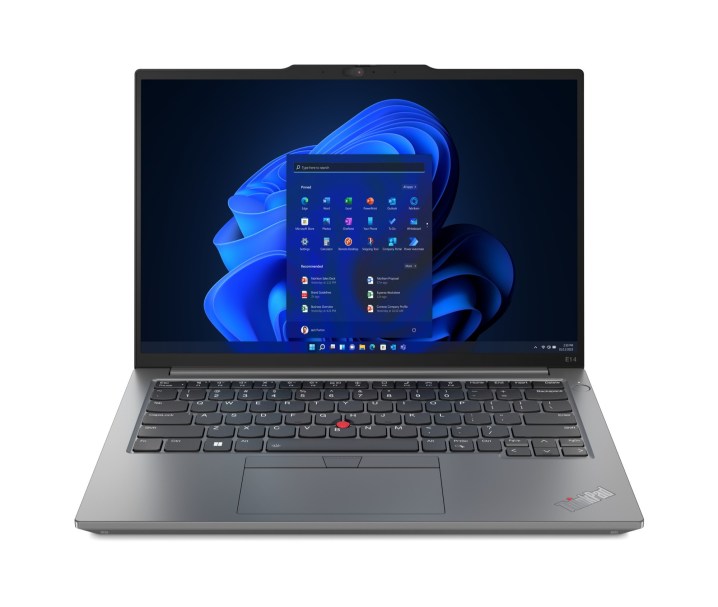 ThinkPad E14 Vorderansicht auf weißem Hintergrund.