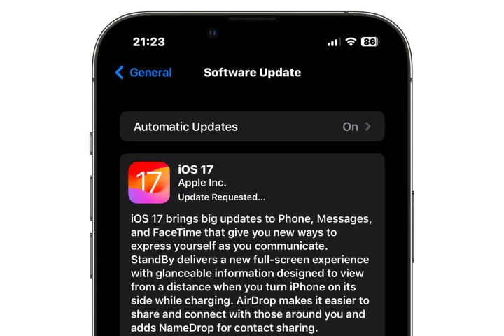 Auf dem iPhone wird der Bildschirm „iOS 17-Update angefordert“ angezeigt.
