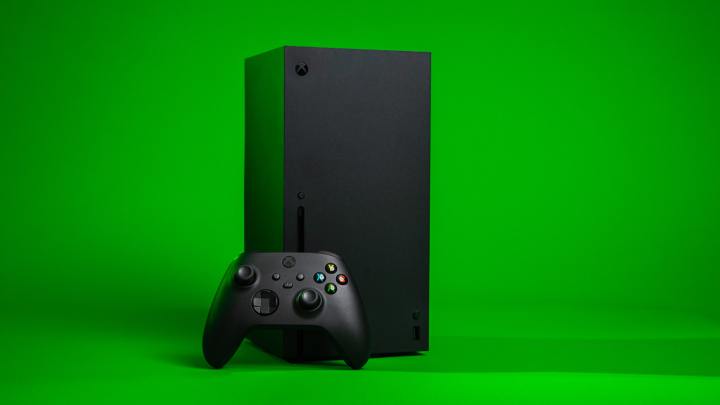 Xbox Series X mit Controller.
