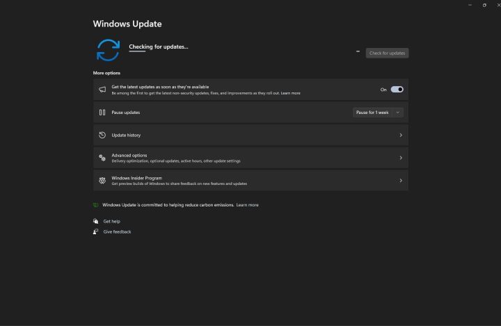 Screenshot der Windows 11-Einstellungen, die nach den neuesten Updates suchen.