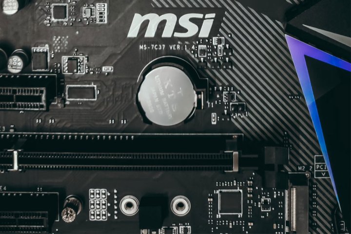 CMOS-Batterie auf einem MSI-Motherboard.
