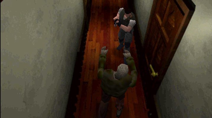 Im Originalspiel „Resident Evil“ erschießt Chris Redfield einen Zombie in einem Flur und blickt auf eine Tür hinter ihm.
