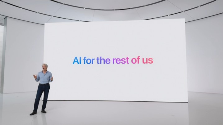 Ein Apple-Manager hält eine Präsentation auf der WWDC 2024.