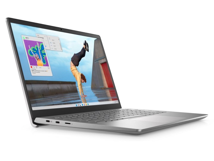 Der Dell Inspiron 14 Laptop auf weißem Hintergrund,
