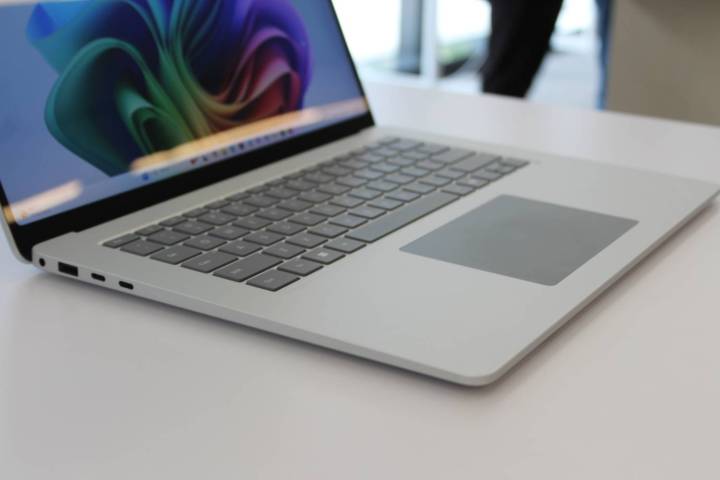 Die Tastatur und das Trackpad des neuen Surface Laptop.