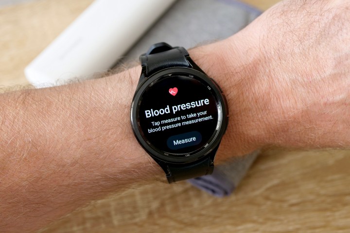 Blutdruckmessung auf der Samsung Galaxy Watch 6 Classic.